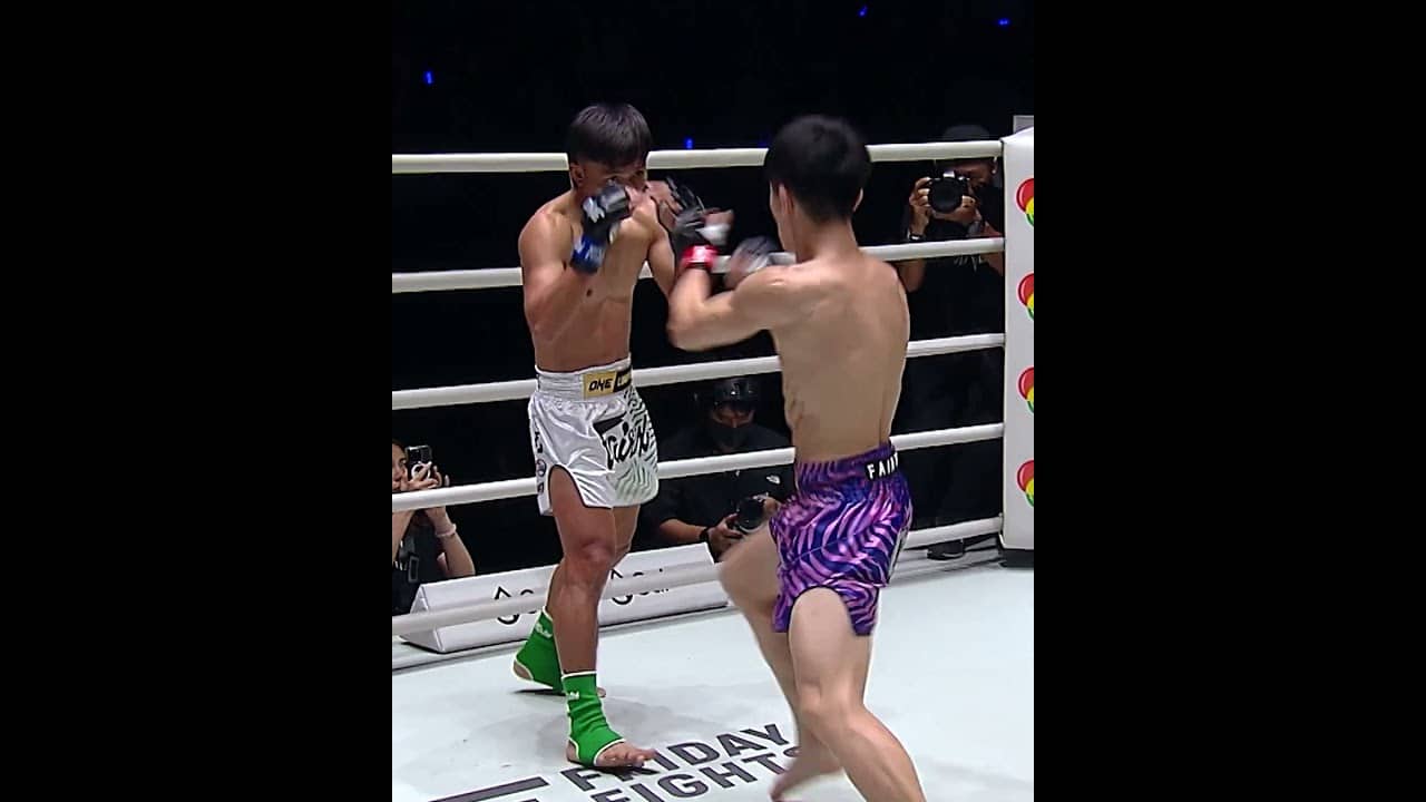 Nadaka is SLICK ⚡️ The Japanese star defends his world title against Songchainoi at ONE SAMURAI 1!