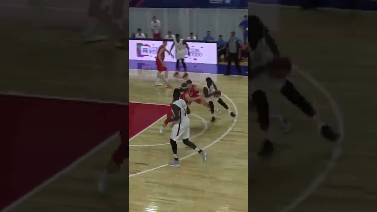 That move came straight from the streets 🔥#FIBAU17