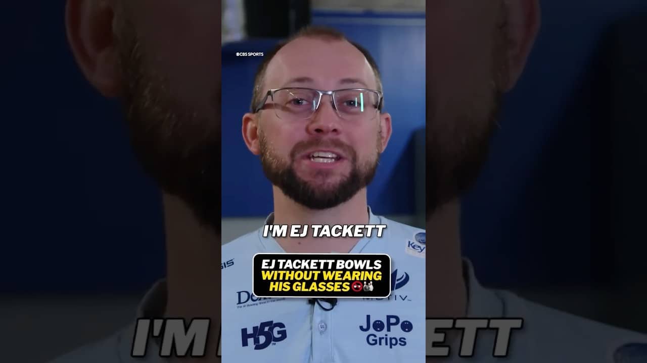 EJ Tackett bowls without wearing his glasses #bowling