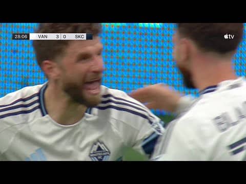 Thomas Müller ICE COLD Header Under Friday Night Lights in Vancouver!