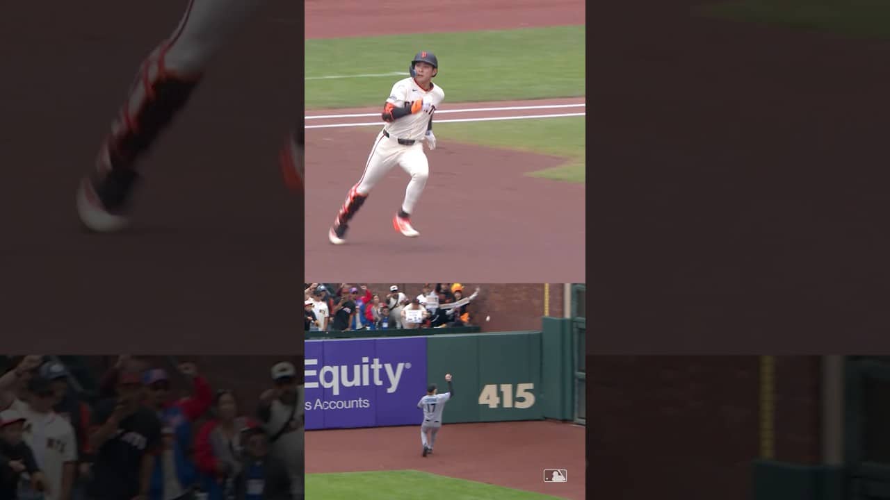 Jung Hoo Lee hits a leadoff triple 🏃‍♂️