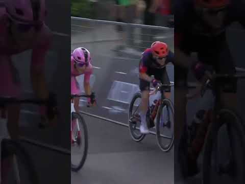 BALSAMO AGAIN 🔥🇮🇹 Elisa Balsamo extends her GC lead at the Giro d'Italia Women with a Stage 3 win! 👏