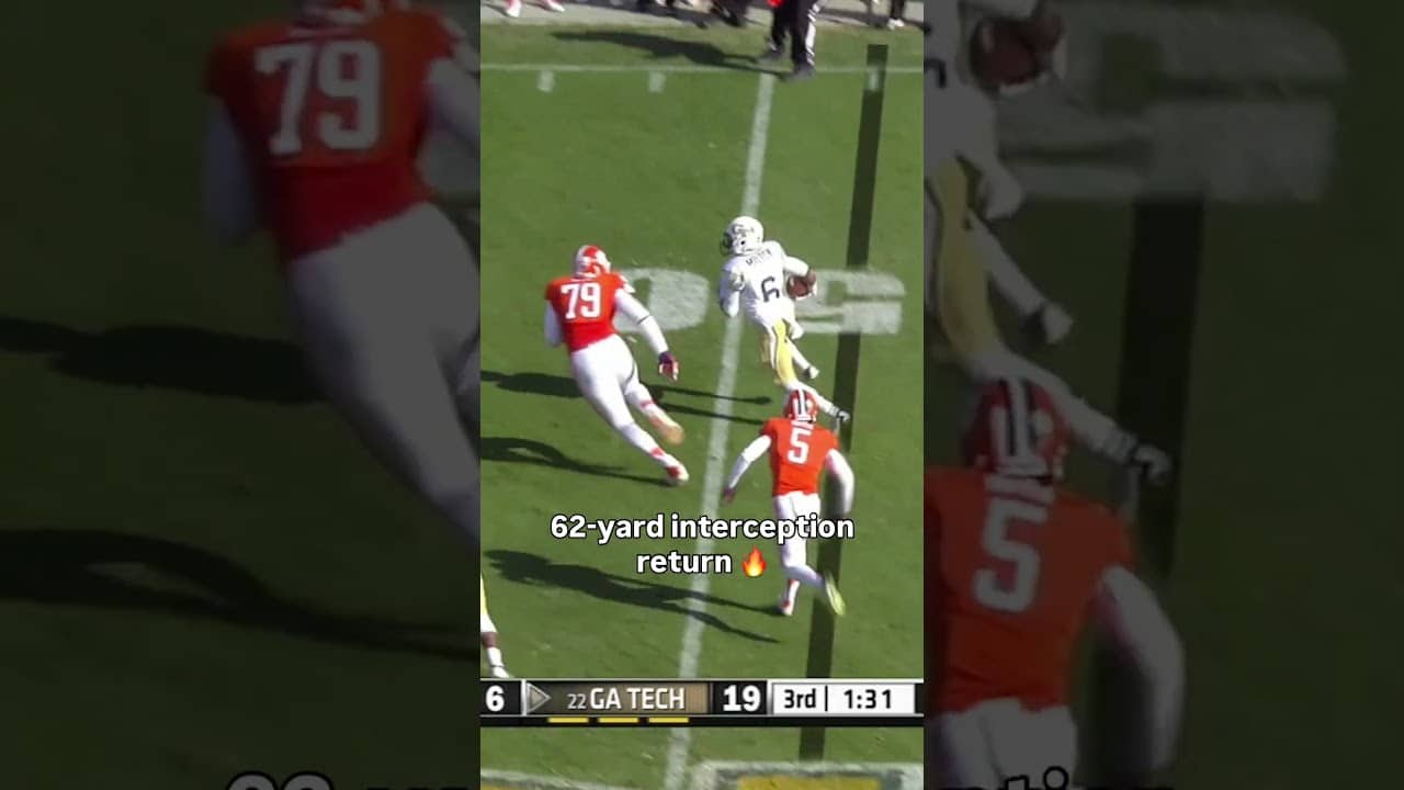 He turned on the jets 😮‍💨 #georgiatech #accfootball #collegefootball