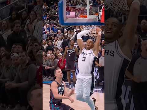 THROW IT DOWN KELDON 💪 #nba #spurs #keldonjohnson  📺 Peacock