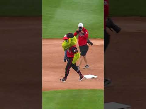Currently undergoing treatment for medulloblastoma, Melanie joined Southpaw in rounding the bases!