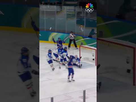 An amazing move from USA women's ice hockey team as they command a victory over Italy. 🇺🇸