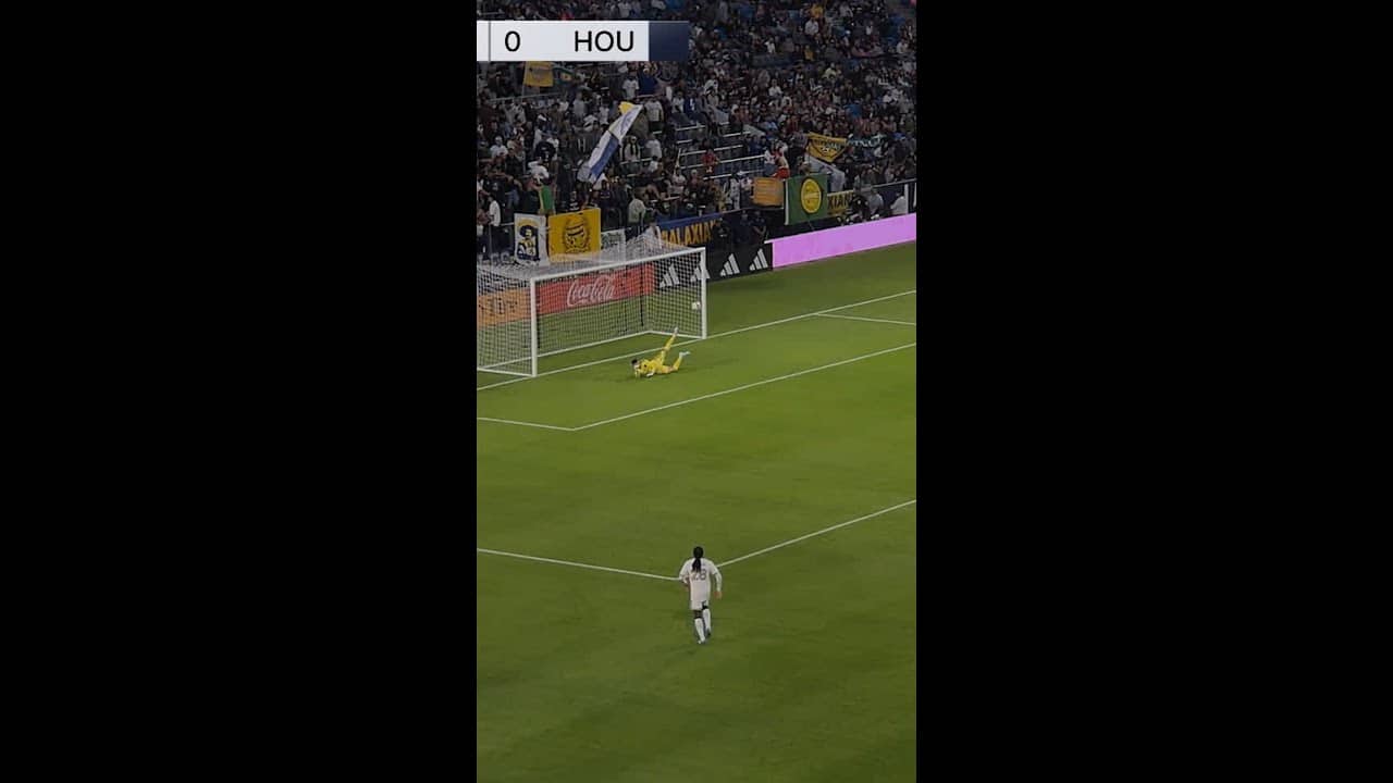 Jonathan Bond came in clutch in LA 🧤
