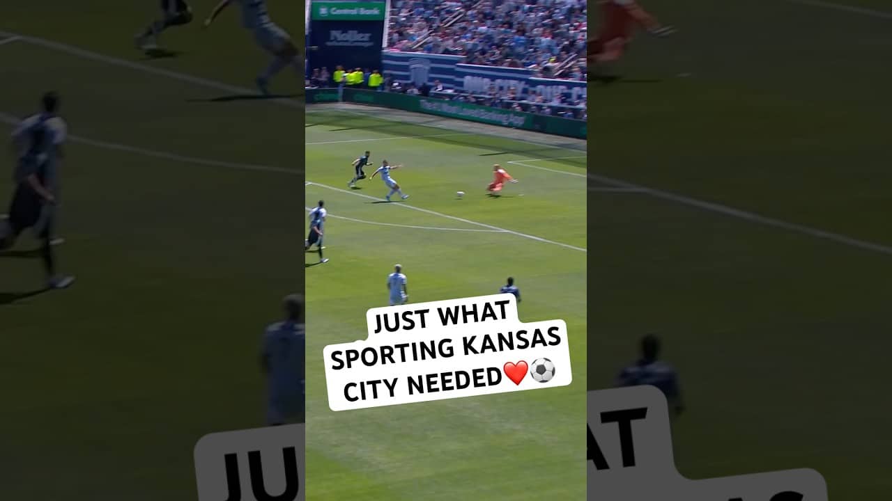 Dejan Jovelíc rips a clutch equalizer goal for @SportingKC !👏