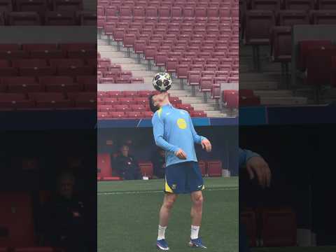 Lewy enjoying it 🤣 #shorts #fcbarcelona #ucl