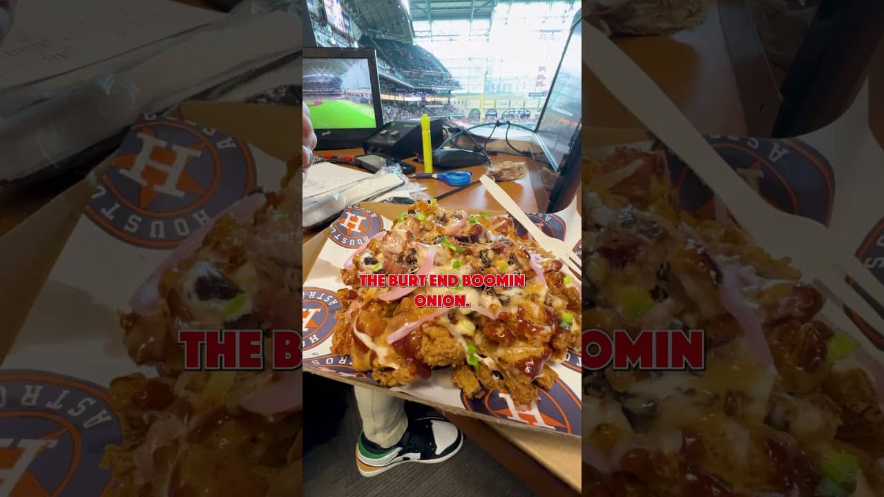 Dallas reviews the Boomin’ Onion and the Brisket Donuts in Houston 🍩