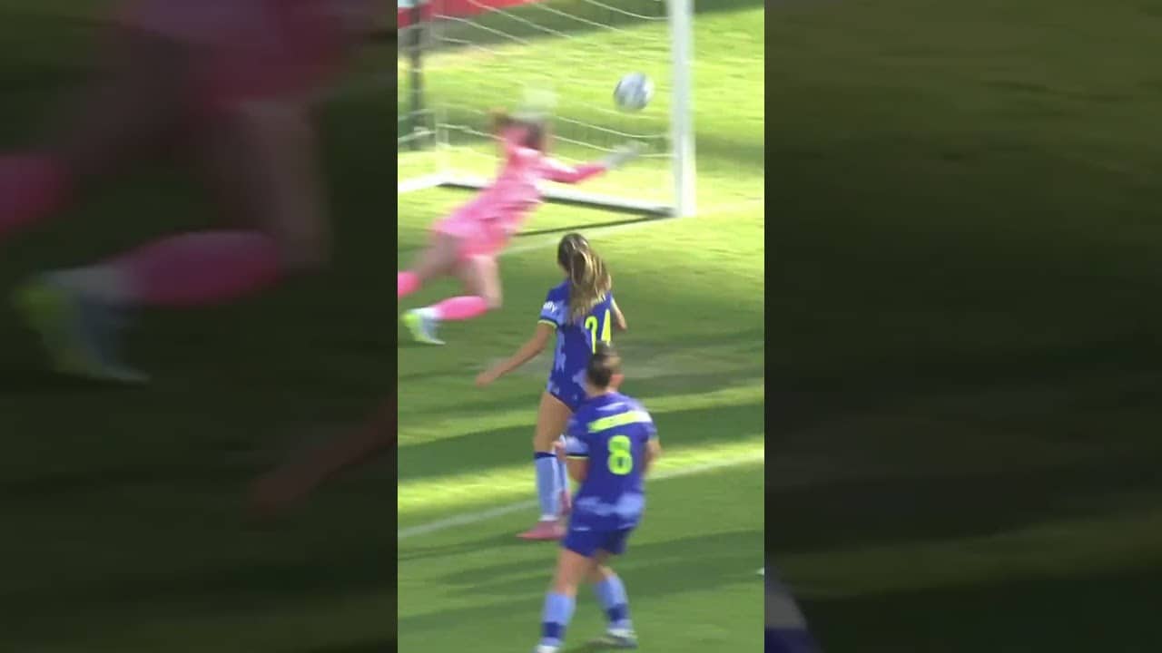 Distance? No problem for Leicy Santos 🎯