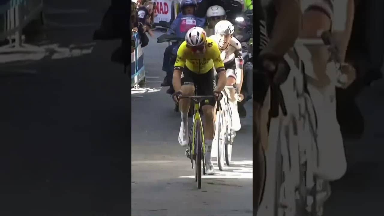 NEVER DOUBT WOUT! ๐ฅ๐ฎ๐น When Wout van Aert won an epic Giro dโItalia stage in Siena back in 2025! ๐ฅ