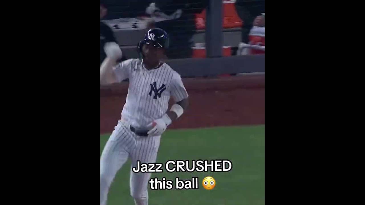 Nasty bat flip by Jazz 😮‍💨