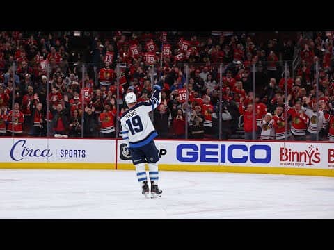 TOEWS gets EPIC ovation in return to Chicago