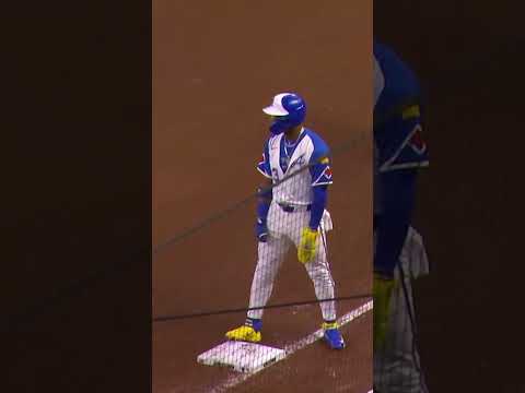 Christian Walker shows off his baseball IQ to turn the unassisted double play 🧠