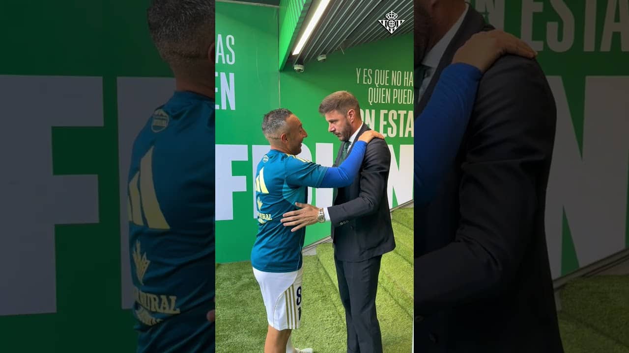 El saludo más esperado del día! 👑😄 #RealBetisRealOviedo