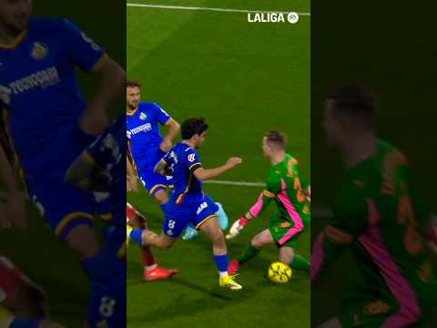 🔝 Una aturada que val 1 punt #LaLigaHighlights #TerStegen