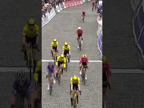 What a sprint! 🚀 Lorena Wiebes takes her 118th career win at Binche–Chimay–Binche 👏