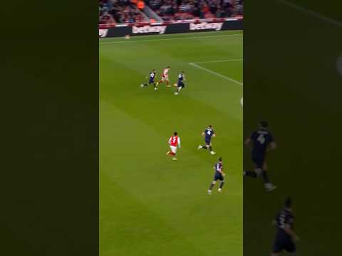 QUICK PASSING BEFORE MARTINELLI SCORES!