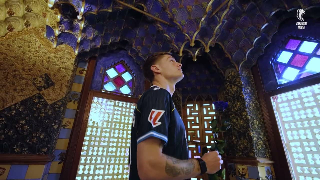 🌹 Per Sant Jordi es regala una rosa. Els pericos la portem al pit