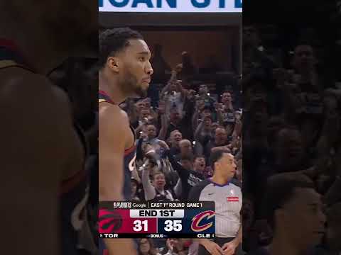 🤯 MAX STRUS AT THE BUZZER #nbaplayoffs #cavsraptors #maxstrus