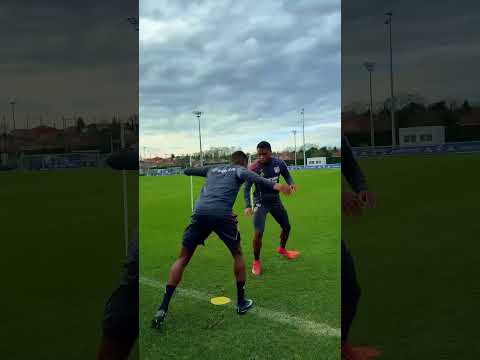 😏 Corentin Tolisso et Moussa Niakhate taquins ce matin avec leurs coéquipiers  #football #ol #shorts