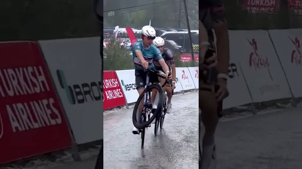 Could you keep up with Del Grosso? 😳 He was loving life at Stage 4 of the Tour of Türkiye 🙌