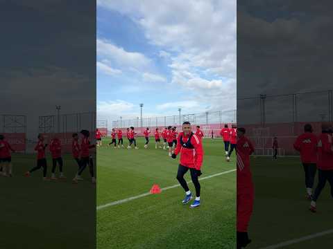 🇨🇱 EL NIÑO MARAVILLA CONCENTRADO 🧠🤣 #sevillafc #training #shorts