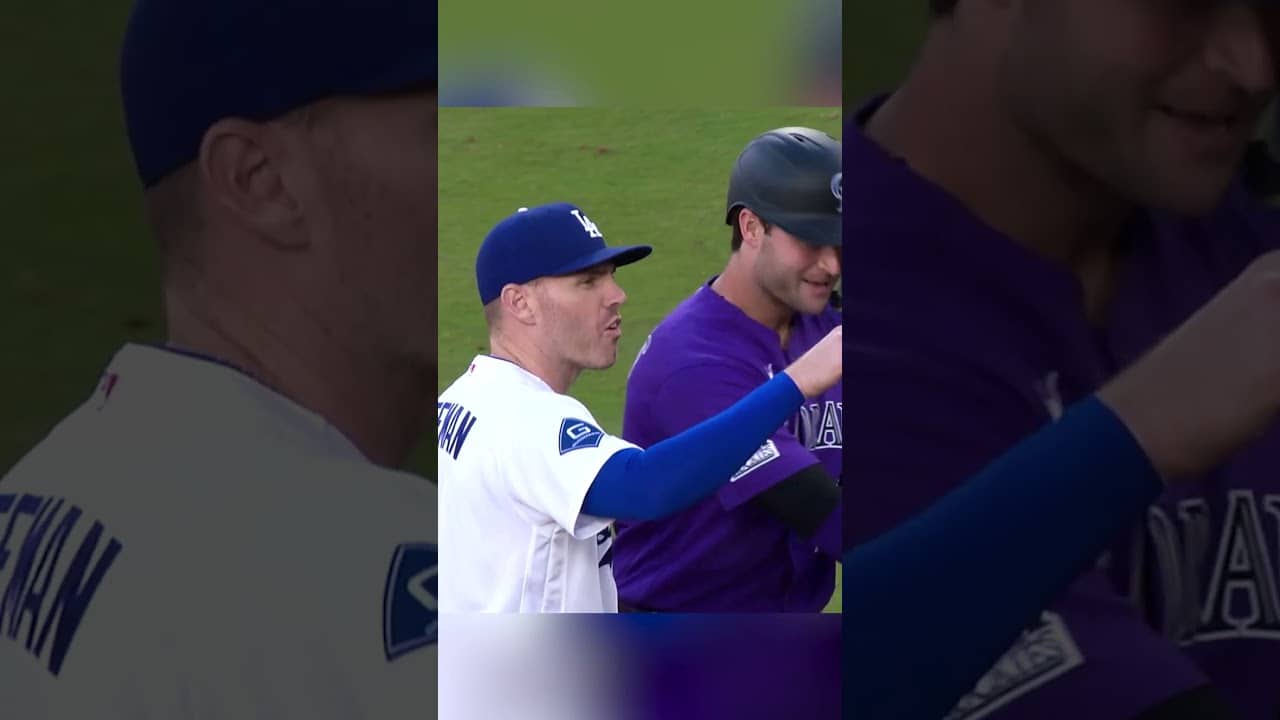 Trying so hard not to look at his dad 🤣 (Dodgers’ Freddie Freeman messing with Kyle Karros)