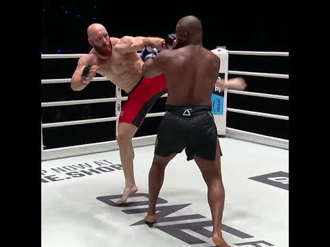 SIX-SECOND KO 🤯 Paul Elliott ices Regan Upshaw with an INSANE head kick!