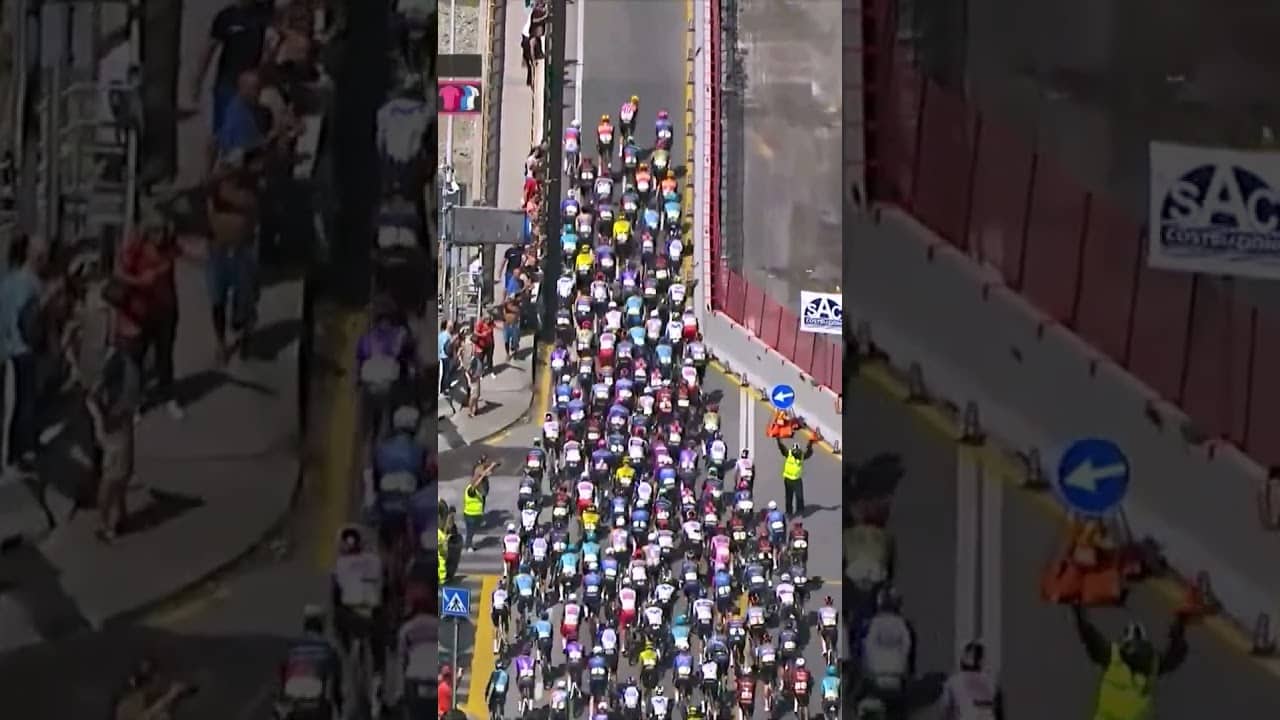 SQUEEZE 😳 When the peloton had to slim down through a narrow section at the Giro d'Italia 🇮🇹