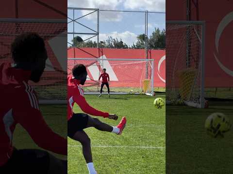 🚀 TANGUY. NIANZOU. 😱 #sevillafc #futbol #training #shorts