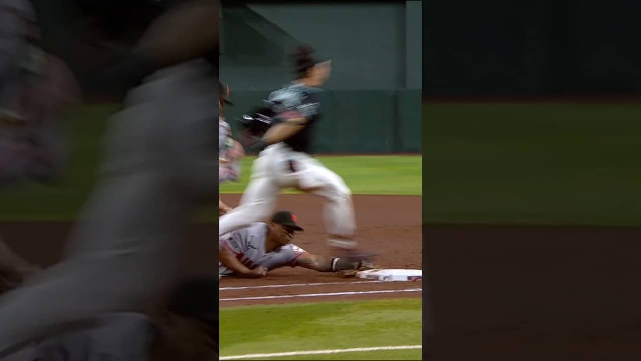 Rafael Devers goes FULL EXTENSION to get Corbin Carroll