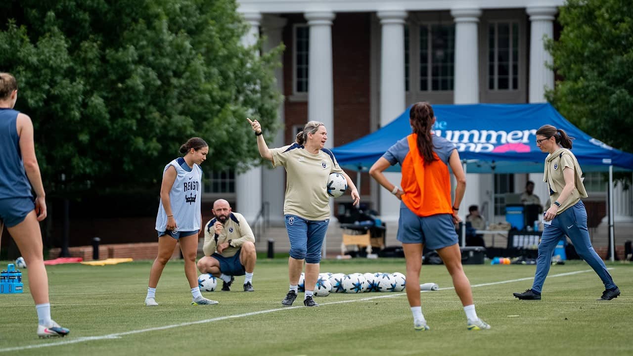 Press Conference: Laura Harvey previews matchup against Washington