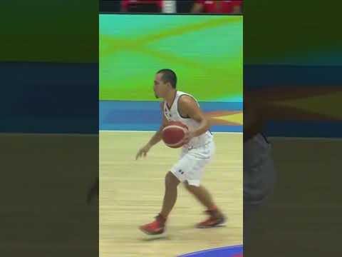 Stoll’s assist vision is NEXT LEVEL 👁️🤯 #FIBAWC