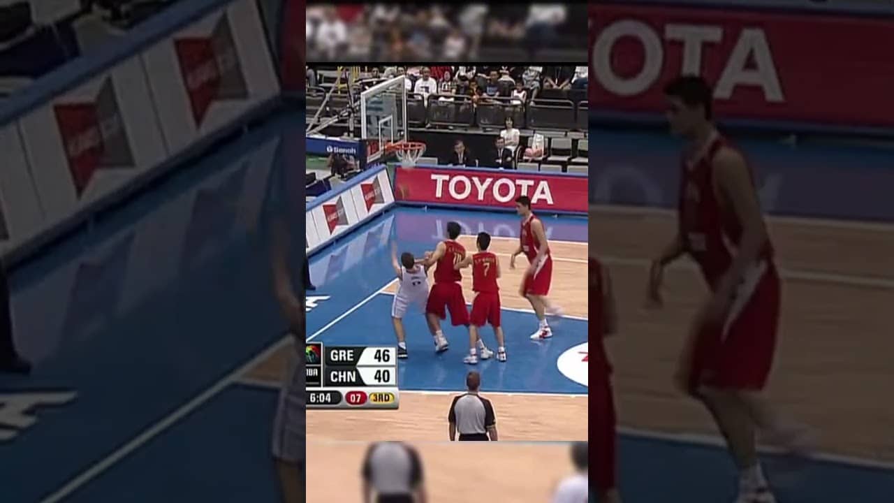 🇬🇷 Papadopoulos wasn’t afraid of Yao Ming 😤 #FIBAWC