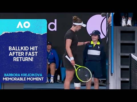 Barbora Krejcikova Accidentally Hits Balkid in the Cheek | Australian Open 2026
