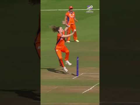 Harshitha Samarawickrama goes on the back foot and slashes hard 👊