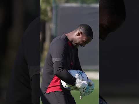 Mike Maignan at work 🧤🦅 | #shorts