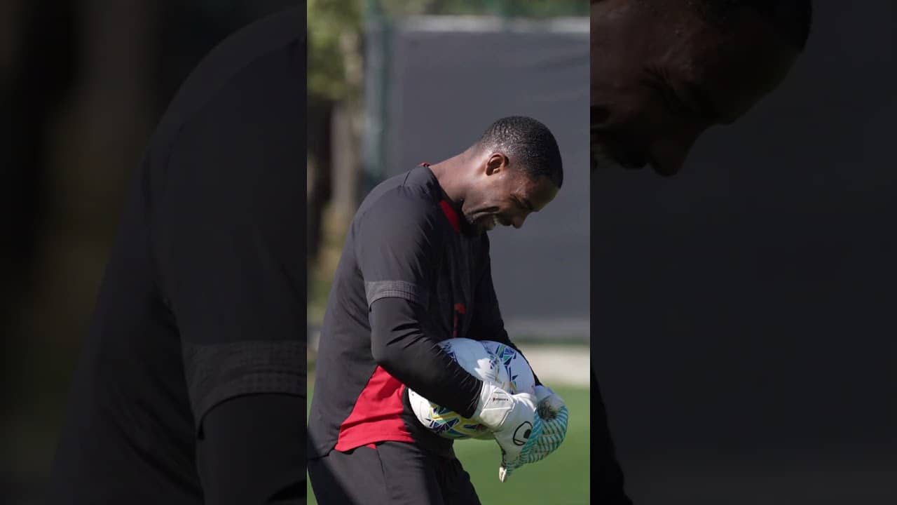 Mike Maignan at work 🧤🦅 | #shorts