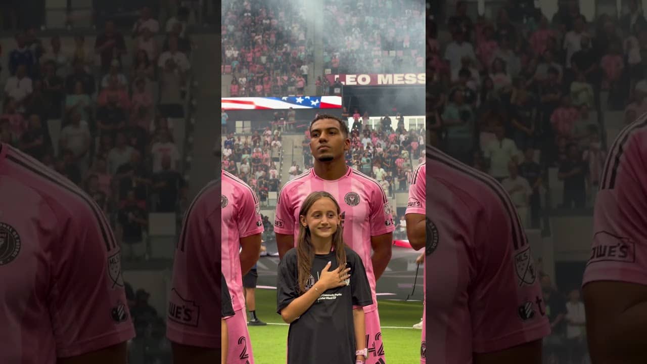 A jugar fútbol. Vamos Miami! 💗🖤