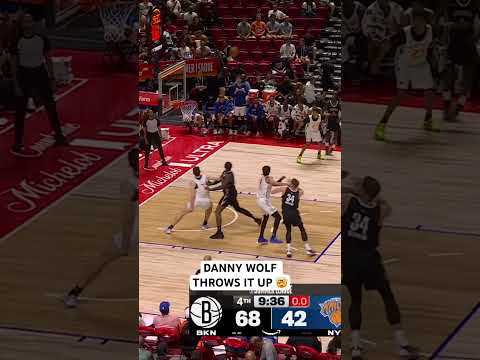 Danny Wolf beats the shot clock buzzer with the wild 3