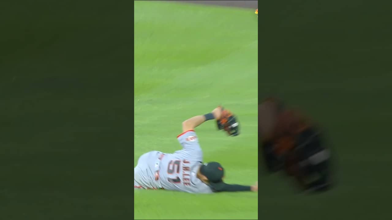 Jung Hoo Lee makes spectacular catches in back-to-back innings | 폼 美친 수비 이정후