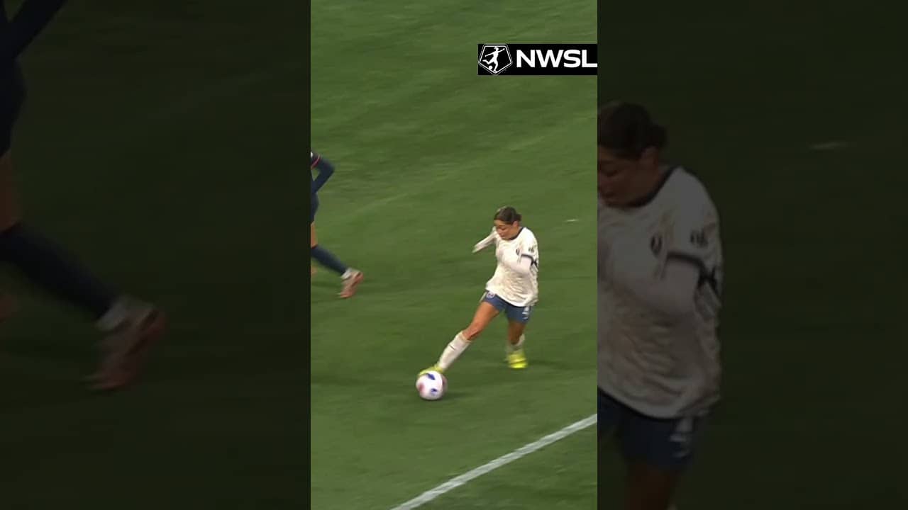 Two moves. One chance created. 🔥 Emeri Adames ⚽️