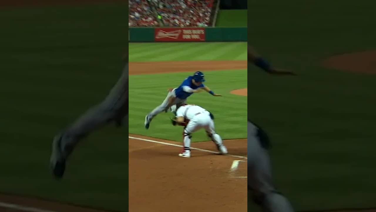 Chris Coghlan really pulled off a GOATed slide 🤯🤯