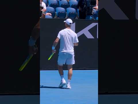 OUTSTANDING one-hander! 🤩