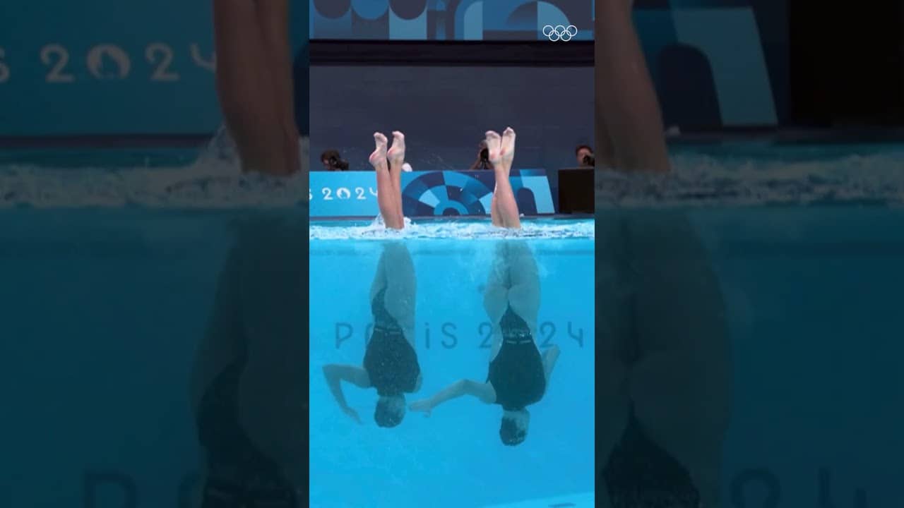 Throwback to Spanish duo Iris Tió Casas and Alisa Ozhogina nailing the moonwalk! 👯‍♀️❤️‍🔥#Olympics