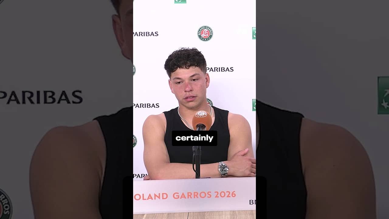 Get. Ben. On. Centre. Court. 😳 #tennis #rolandgarros #sports #benshelton #wimbledon