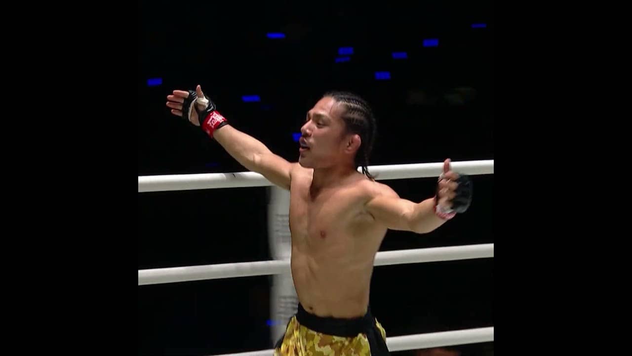 DAZZLING submission 🤩 Hiroba Minowa taps out Karen Ghazaryan with a lightning-fast rear-naked choke!