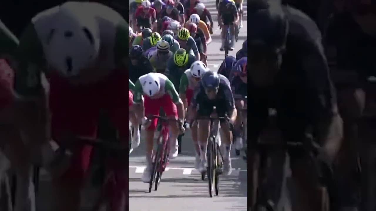 A huge sprint! 🔥 Matteo Moschetti takes the win at the Veenendaal–Veenendaal Classic 👏